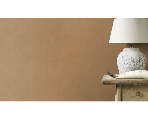 Decoratieve tafellamp op een nachtkastje