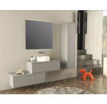Moderne badkamer met wastafel, spiegel en onderkast in een helder ontwerp.