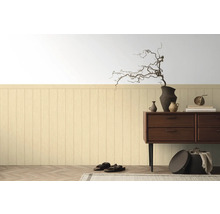 Wandpanelen in de woonkamer met dressoir, decoratie en accessoires
