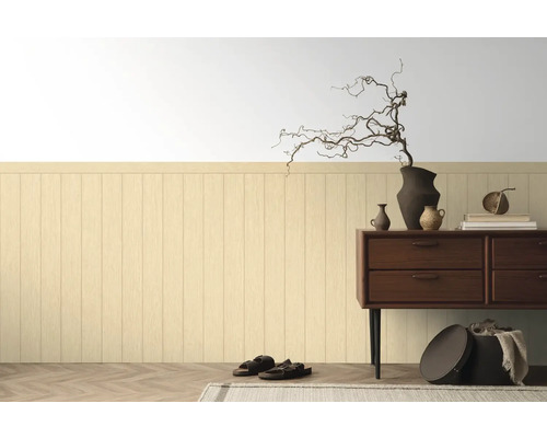 Wandpanelen in de woonkamer met dressoir, decoratie en accessoires