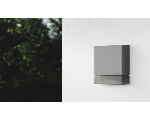 Steinels buitenlamp met bewegingsmelder aan een muur