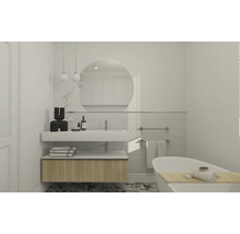 Lichte badkamer met wastafel, ronde spiegel, bad en marmeren vloer