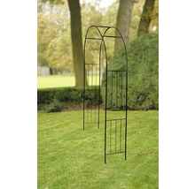 Metalen tuinboog in de buitenlucht