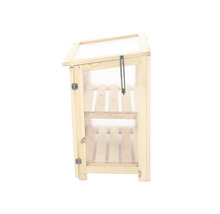 Houten plantenkas met planken