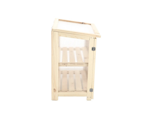 Houten kweekkas met planken voor de tuin