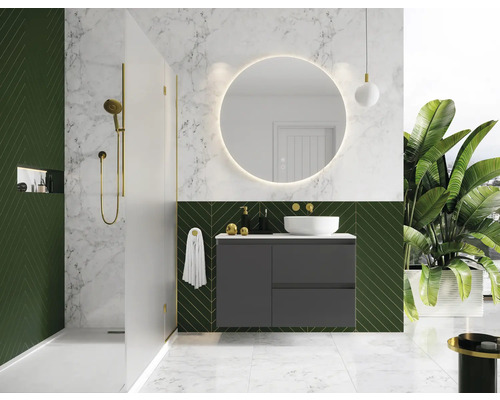 Moderne badkamer met douche, wastafelmeubel met spiegel en groene accenten