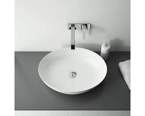 Opzetwastafel met kraan en zeepdispenser in badkamer