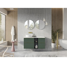 Badkamer met wastafel, ronde spiegels en bad voor een heldere en ruimtelijke sfeer