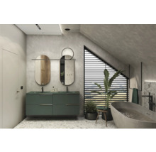 Badkamer met groene wastafel, twee spiegels en ligbad