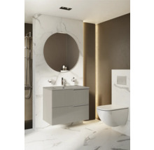 Moderne badkamer met wastafelonderkast, ronde spiegel en wandcloset.