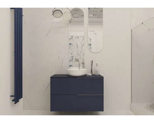 Moderne badkamer met wastafelonderkast, wastafel en handdoekradiator