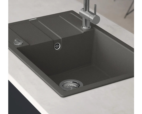 Spoelbak met afdruiprek en kraan