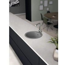 Keuken spoelbak met kraan in modern keukenontwerp