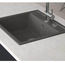 Spoelbak met kraan op een werkblad