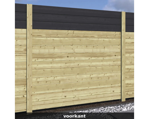 Houten schutting met horizontale planken en palen