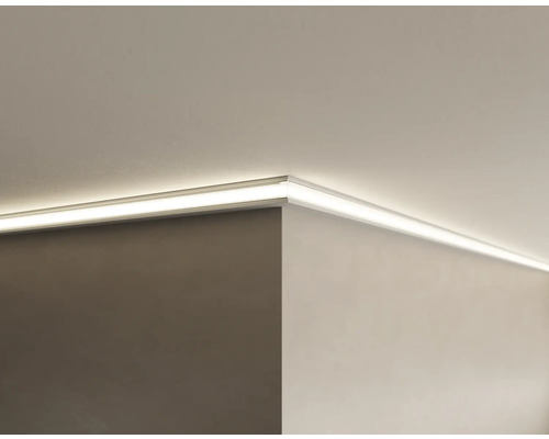 Geïnstalleerde ledlichtstrip op een plafond en muur