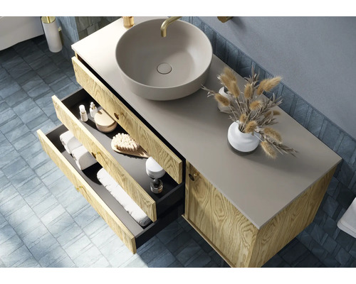 Wastafelmeubel met lades, opzetwastafel en decoratie voor badkamer