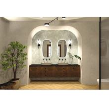 Lichte badkamer met dubbele wastafel, spiegels, planten en decoratieve accenten