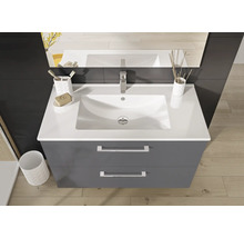 Moderne badkamer met wastafelonderkast en spiegel