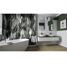 Badkamer met vrijstaand bad, wastafelmeubel met twee wastafels, twee spiegels, wandbekleding met plantmotieven en houten vloer
