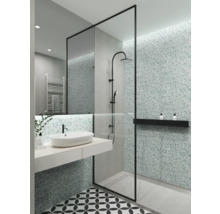 Moderne badkamer met douche, wastafel en mozaïektegels