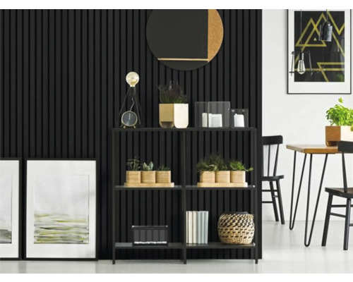 Rek met decoraties in een moderne kamer