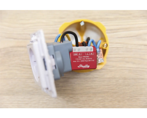 Shelly 1PM Mini Smart Home relais geïnstalleerd in inbouwdoos