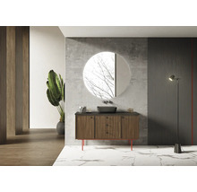 Badkamer met wastafelonderkast, ronde spiegel en vloerlamp