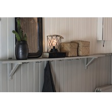 Decoratieve wandplank met spiegel, cactus, lamp en opbergdozen