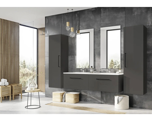Moderne badkamer met grijze meubels, wastafels, spiegels en houten elementen