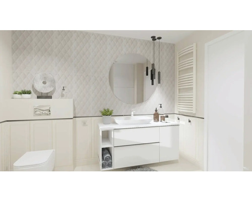 Lichte badkamer met wastafel, spiegel, radiator en toilet