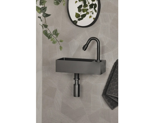 Moderne badkamer met rechthoekige wastafel, kraan en spiegel