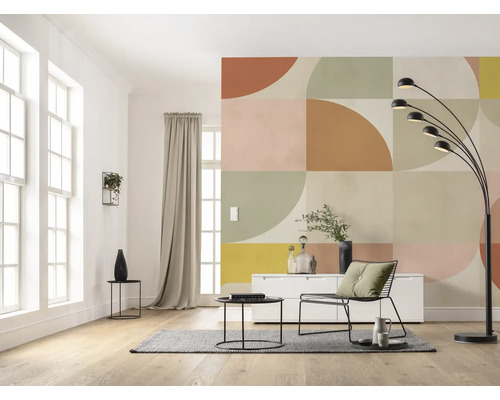 KOMAR Fotobehang vlies P271-VD4 Pure 2 Risveglio 400x250 cm Woonkamer met geometrisch wanddesign, staande lamp, vloerkleed, tafel en stoel