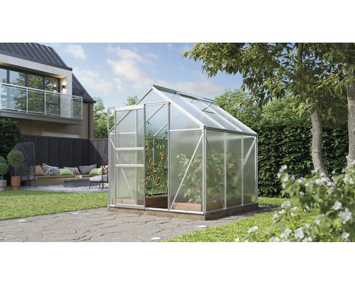 Kas in tuin met planten