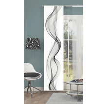 Decoratief schuifpaneel met abstract golfpatroon in een woonkamer.