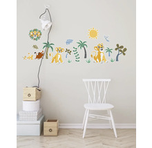 Wanddecoratie met muurstickers uit de film De Leeuwenkoning in de kinderkamer.