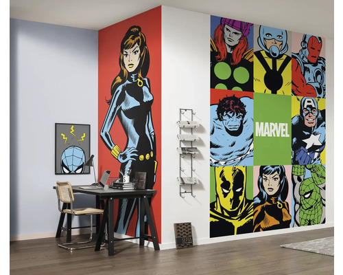 Kamerontwerp met Marvel behang en een bureau