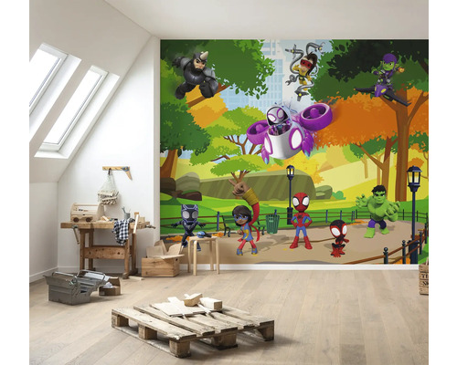 Kinderkamer met muurschildering van superhelden in een park