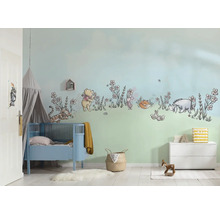 Kinderkamer met Winnie de Poeh muursticker, kinderbed, hemelbed en ladekast