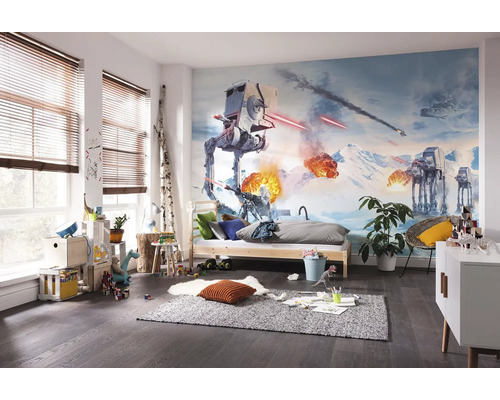 Kinderkamer met Star Wars muurschildering, bed en speelgoed