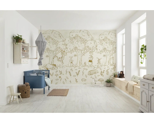 Kinderkamer met Winnie de Poeh behang, ledikant en houten vloer