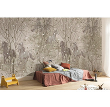 Kinderkamer met behang met paardendesign en bomen