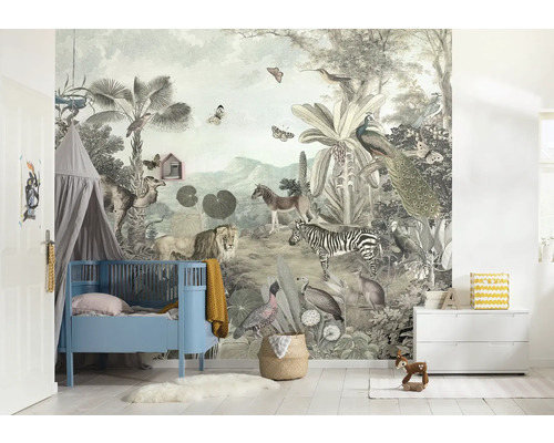 Kinderkamer met dierenbehang, kinderbed, hemelbed en commode