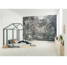 Kinderkamer met bosbehang, huisbed en speelgoed