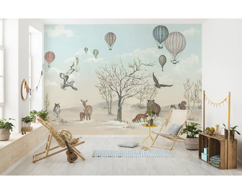 Kinderkamer met fotobehang met bosdieren en luchtballonnen
