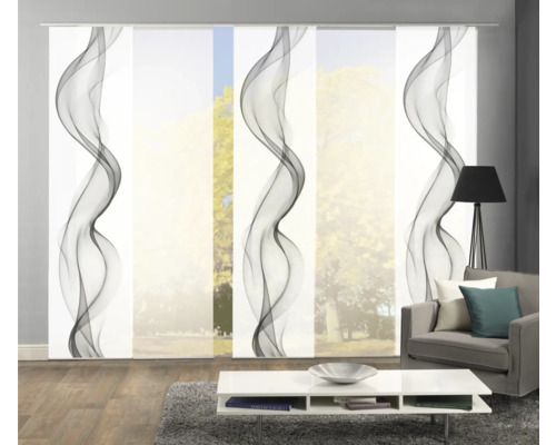 Schuifgordijnen met abstract patroon in een woonkamer