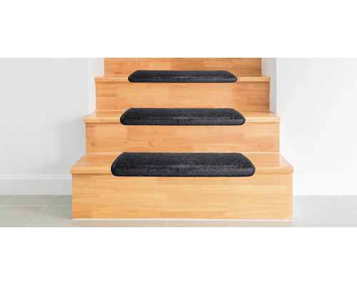 Houten trap met trapmatten