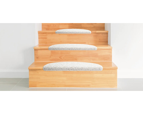 Houten trap met trapmatten