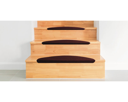 Houten trap met trapmatten