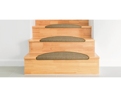 Houten trap met trapmatten